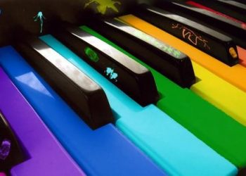 Dəyərli Memmed Rauf ifasi ilə zövq yaşadır.