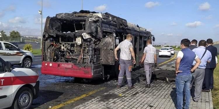 BakuBus-un avtobusu yandi… Və suallar…