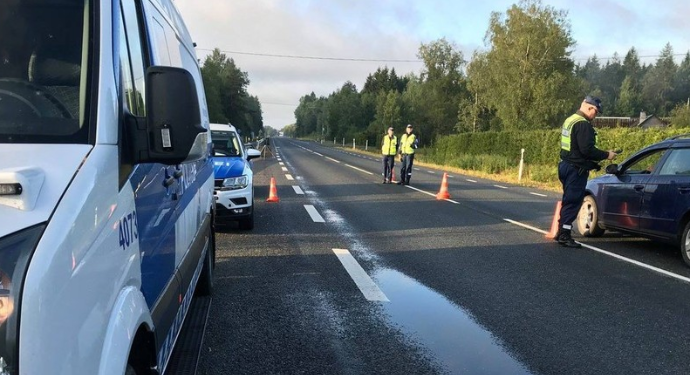 Estoniyada sürücülər cərimə əvəzinə – Yolun Kənarında Dayanacaqlar
